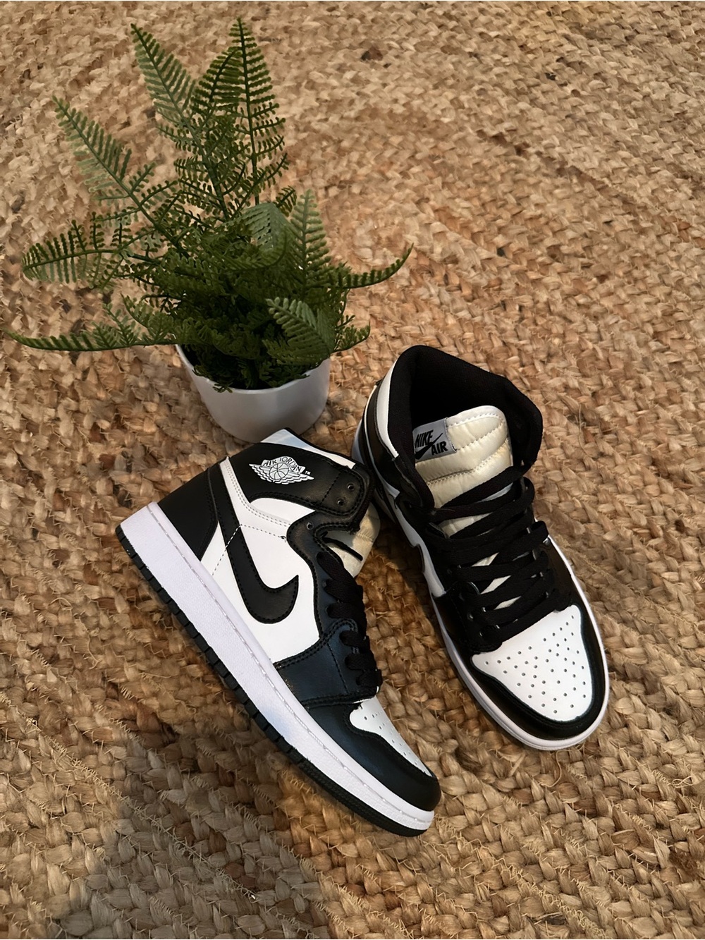 NIKE AIR JORDAN 1 MID PANDAS